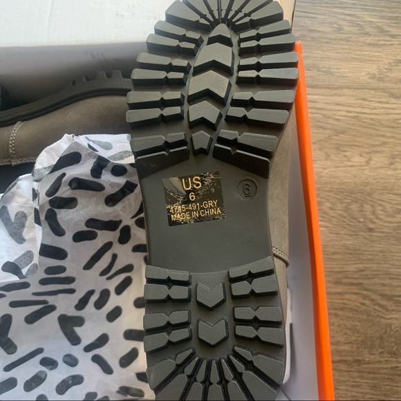 NWT DLG boots - Picture 4 of 5